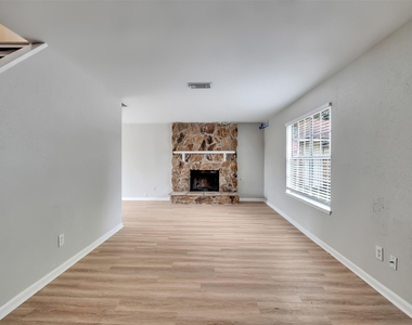 4003 Swinden Drive - Photo Thumbnail 2