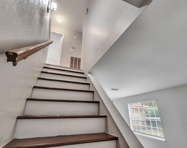 4003 Swinden Drive - Photo Thumbnail 14
