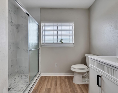 4003 Swinden Drive - Photo Thumbnail 18