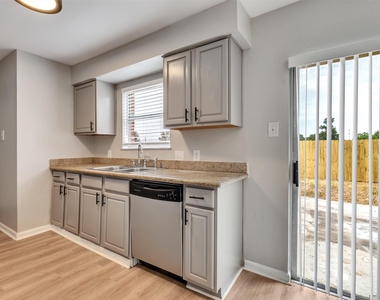4003 Swinden Drive - Photo Thumbnail 10