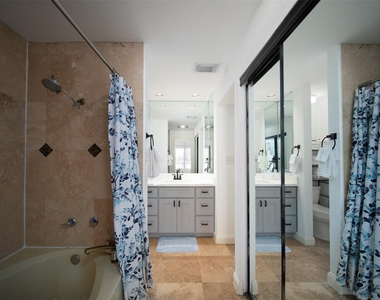 7041 Kingston Cove Ln - Photo Thumbnail 14