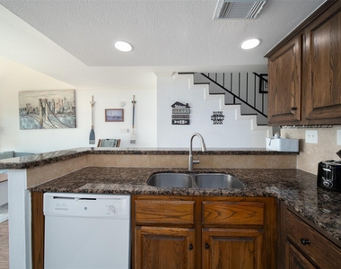 7041 Kingston Cove Ln - Photo Thumbnail 10