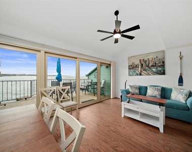 7041 Kingston Cove Ln - Photo Thumbnail 3