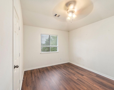 10003 Lynette Falls Drive - Photo Thumbnail 31