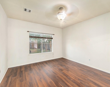 10003 Lynette Falls Drive - Photo Thumbnail 18