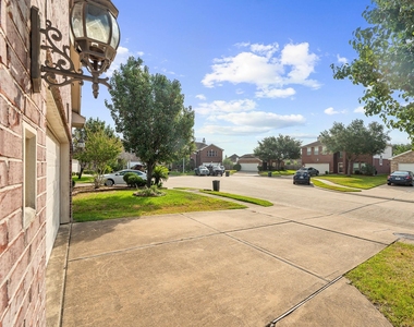 10003 Lynette Falls Drive - Photo Thumbnail 36