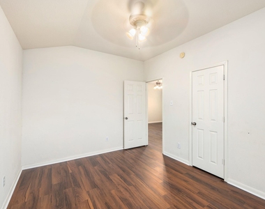10003 Lynette Falls Drive - Photo Thumbnail 32