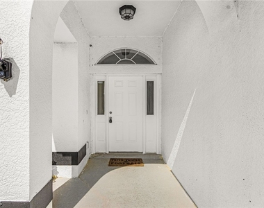 2810 Nw 24th Avenue - Photo Thumbnail 3