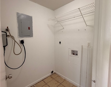 711 Gordon Avenue S - Photo Thumbnail 4