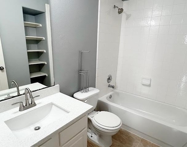 5007 Amorgas Isle Drive - Photo Thumbnail 24