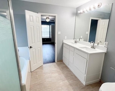 5007 Amorgas Isle Drive - Photo Thumbnail 21