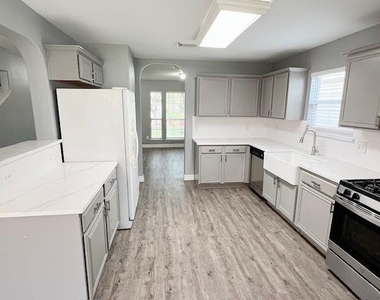 5007 Amorgas Isle Drive - Photo Thumbnail 8