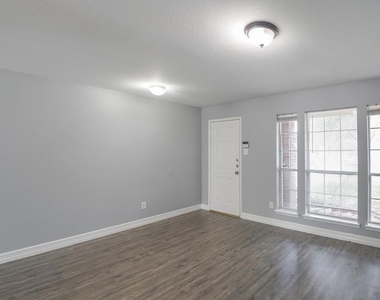 5007 Amorgas Isle Drive - Photo Thumbnail 4