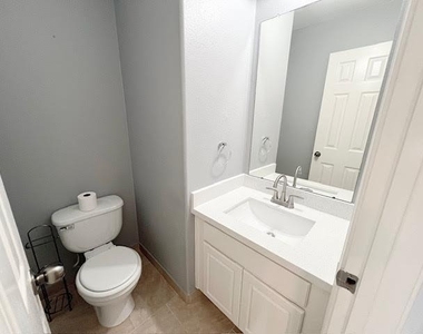 5007 Amorgas Isle Drive - Photo Thumbnail 13