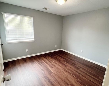 5007 Amorgas Isle Drive - Photo Thumbnail 25