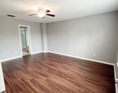 5007 Amorgas Isle Drive - Photo Thumbnail 18