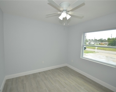2955 Dunbar Avenue - Photo Thumbnail 4