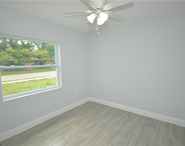 2955 Dunbar Avenue - Photo Thumbnail 2