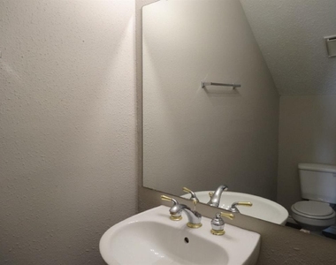 15521 Weldon Drive - Photo Thumbnail 6