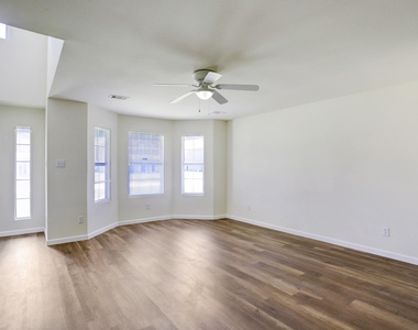 23339/41 High Point Street - Photo Thumbnail 6