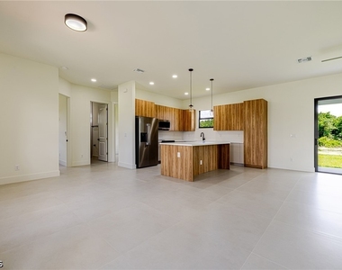 2705 Darlene Place - Photo Thumbnail 3