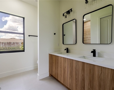 2705 Darlene Place - Photo Thumbnail 13