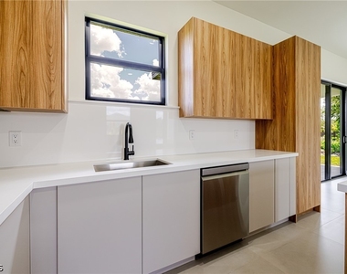 2705 Darlene Place - Photo Thumbnail 9