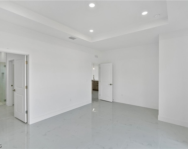 1144 Edelweiss Street E - Photo Thumbnail 11