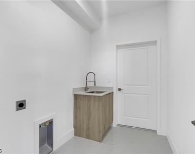 1144 Edelweiss Street E - Photo Thumbnail 21