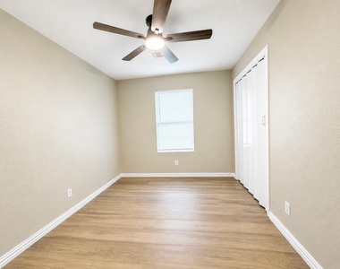 7902 Bowen Street - Photo Thumbnail 15
