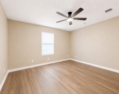 7902 Bowen Street - Photo Thumbnail 9