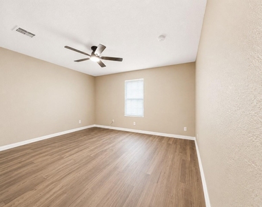7902 Bowen Street - Photo Thumbnail 8