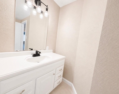 7902 Bowen Street - Photo Thumbnail 12