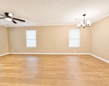 7902 Bowen Street - Photo Thumbnail 4