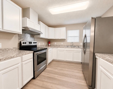 7902 Bowen Street - Photo Thumbnail 7