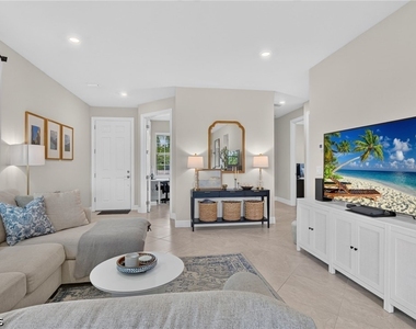 12056 Westmoreland Way - Photo Thumbnail 7
