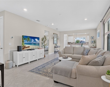 12056 Westmoreland Way - Photo Thumbnail 4