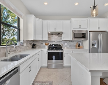 12056 Westmoreland Way - Photo Thumbnail 15