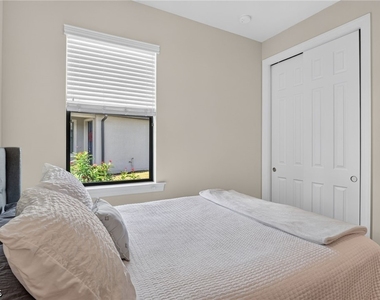 12056 Westmoreland Way - Photo Thumbnail 24