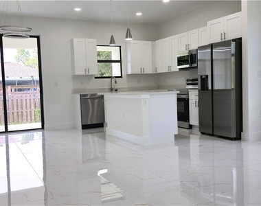 13480 Drysdale Avenue - Photo Thumbnail 2