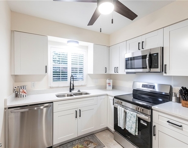 6775 Lake Mcgregor Circle - Photo Thumbnail 7