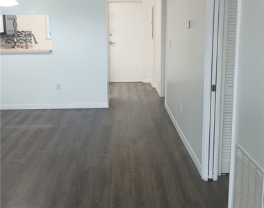 8513 Bernwood Cove Loop - Photo Thumbnail 7