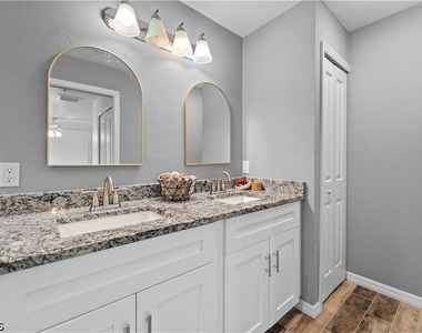 27433 Las Lomas Drive - Photo Thumbnail 10