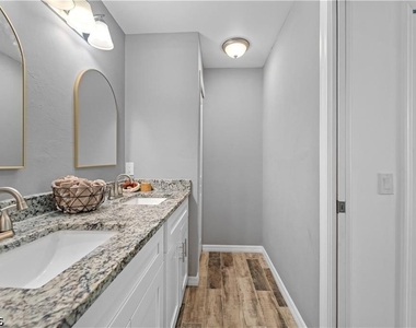 27433 Las Lomas Drive - Photo Thumbnail 11