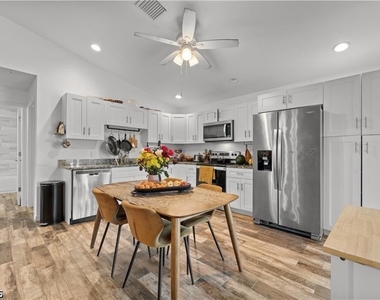 27433 Las Lomas Drive - Photo Thumbnail 6