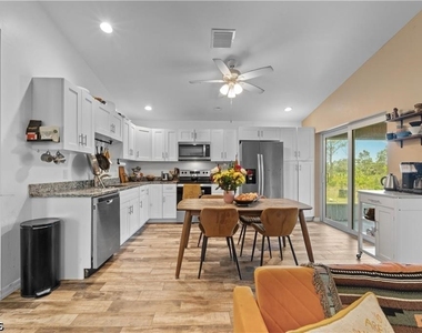 27433 Las Lomas Drive - Photo Thumbnail 4