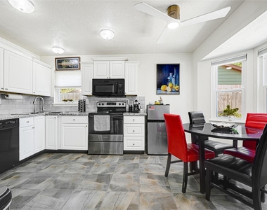 8031 Summer Place Drive - Photo Thumbnail 9