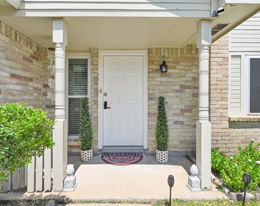 8031 Summer Place Drive - Photo Thumbnail 2