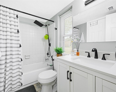 8031 Summer Place Drive - Photo Thumbnail 17