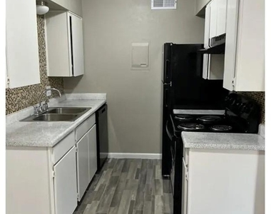 3001 Jane Lane - Photo Thumbnail 8